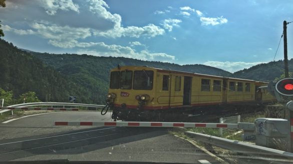Tren amarillo